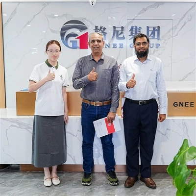 پاکستانی گاہک C12300 سیملیس پائپ کی تفصیلات پر بات کرنے کے لیے GNEE کا دورہ ک...